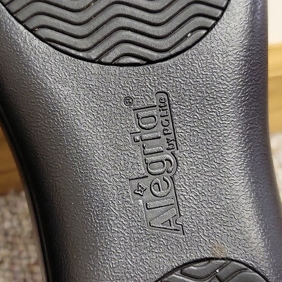 Allegria, woman Black Leather Khloe Slip-On Shoes with Buckle Sz 38. (US 7.5-8) - Picture 6 of 10